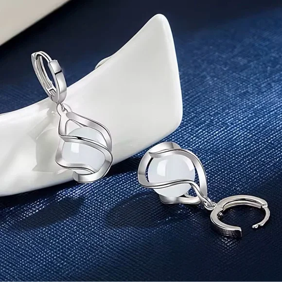 925 silver hug earrings with white stone - Picture 3 of 4